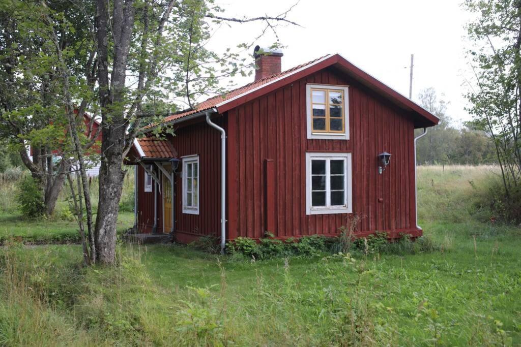 Sjoenaera Stuga Med Bat Och Bastu Ramkvilla Ngoại thất bức ảnh