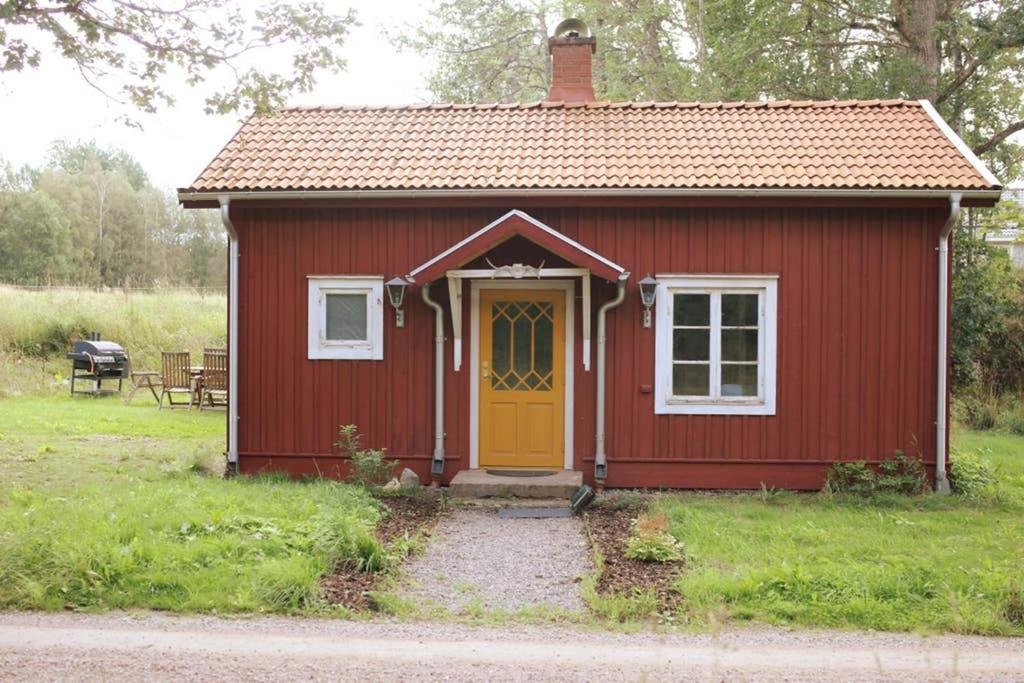 Sjoenaera Stuga Med Bat Och Bastu Ramkvilla Ngoại thất bức ảnh