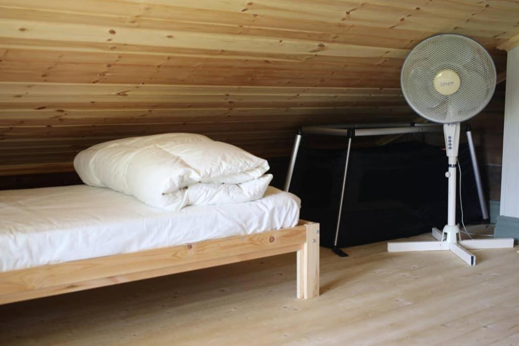 Sjoenaera Stuga Med Bat Och Bastu Ramkvilla Ngoại thất bức ảnh