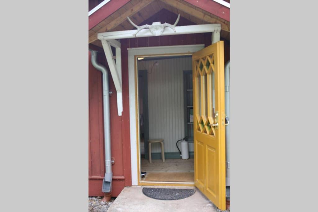 Sjoenaera Stuga Med Bat Och Bastu Ramkvilla Ngoại thất bức ảnh