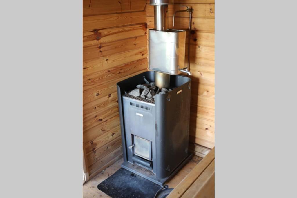 Sjoenaera Stuga Med Bat Och Bastu Ramkvilla Ngoại thất bức ảnh